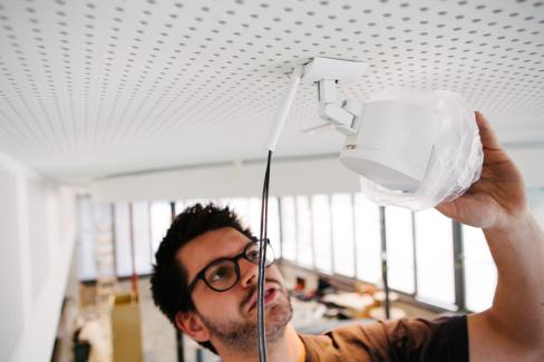 Ophangen speaker